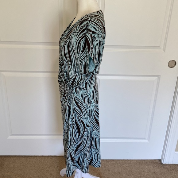 Tommy Bahama Brown and Blue Sheath Dress with V-Neck. Ruched at side. Size L. - Picture 9 of 14
